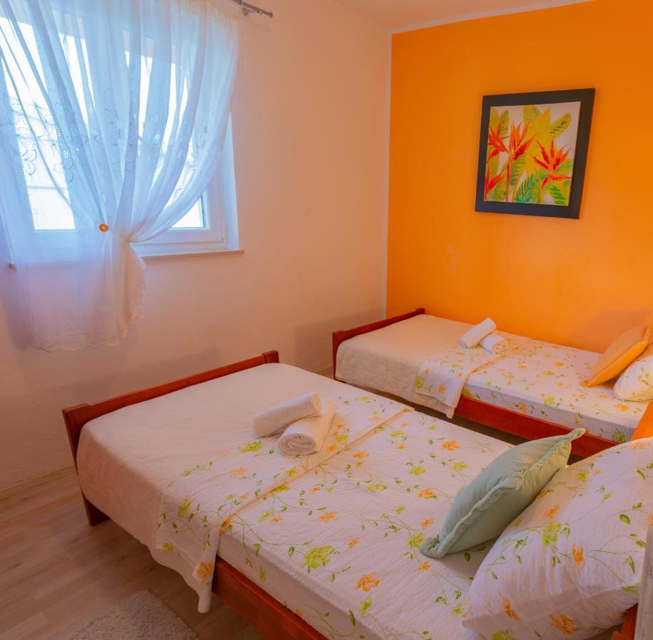 Appartamento Tony - 2bdr Beachfront Jadrija