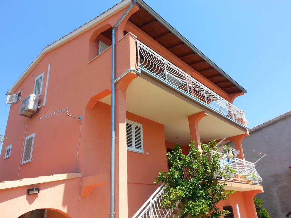Appartamento Tony - 2bdr Beachfront Jadrija