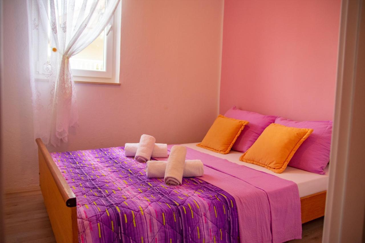 Tony - 2bdr Beachfront Appartamento Jadrija